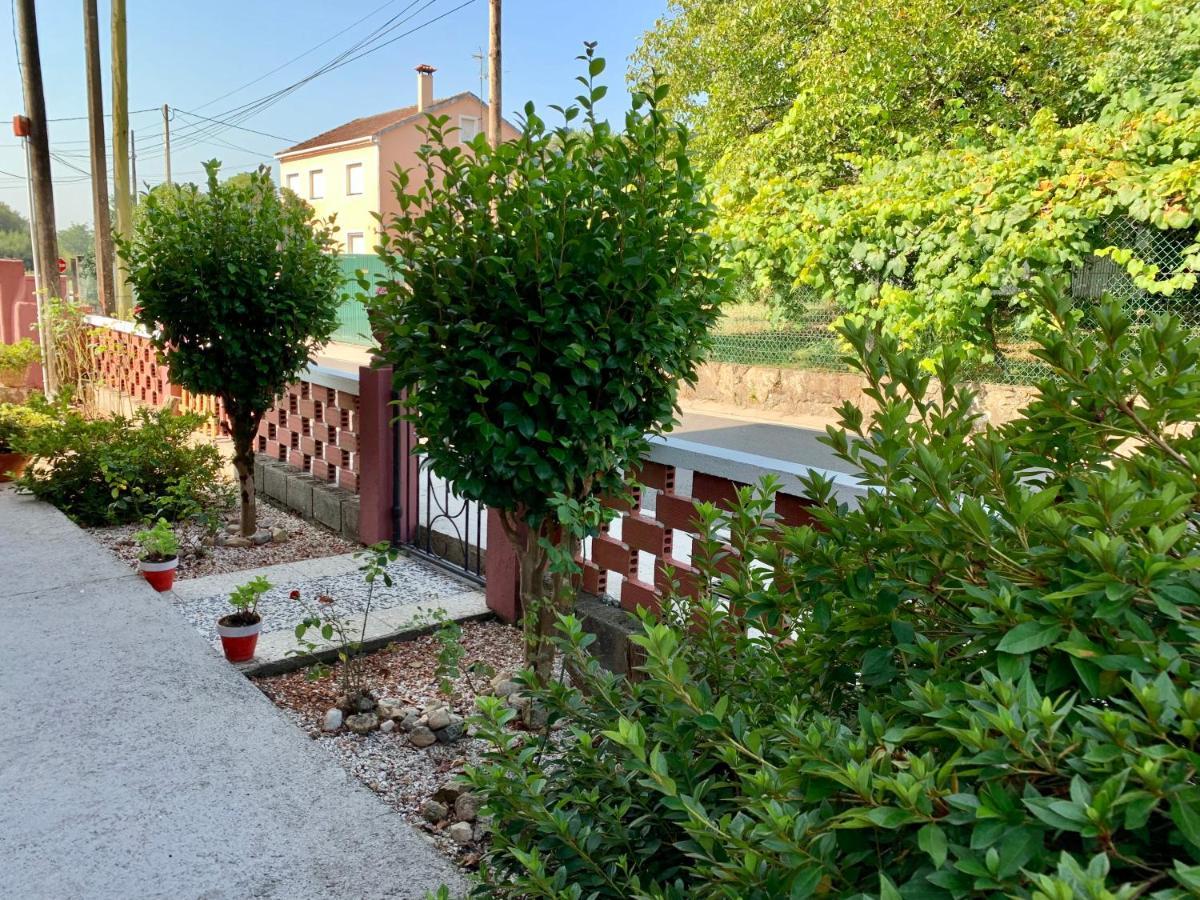Ferienwohnung A Casa Vermella Con Jardin A 10 Minutos De Santiago De Compostela Ortono Exterior foto